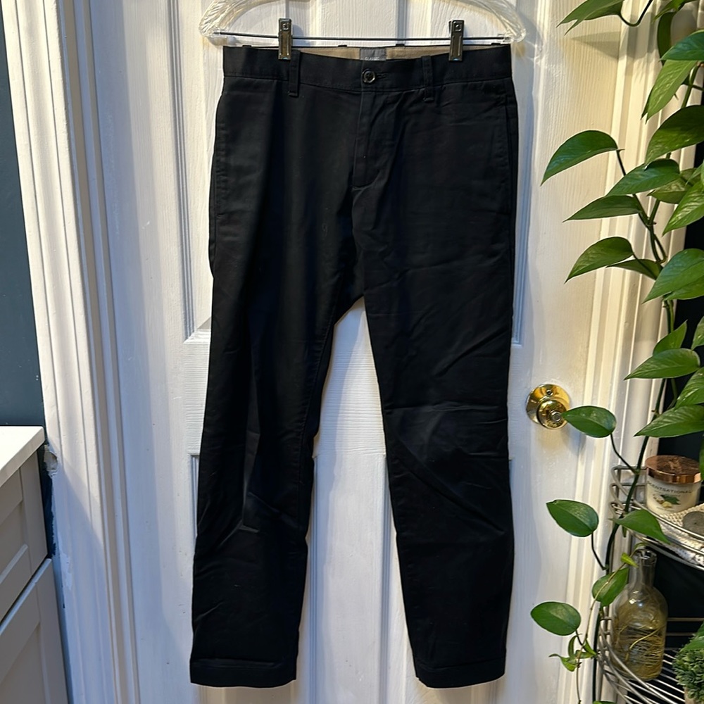 Black Gap Classic Khakis. Slim Fit, 28x30